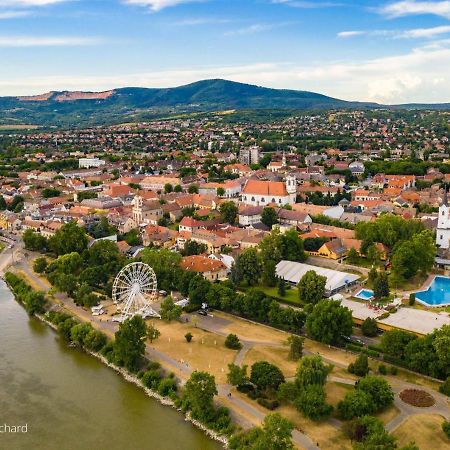 Becsi Kapu Apartman Apartment Vác Екстериор снимка