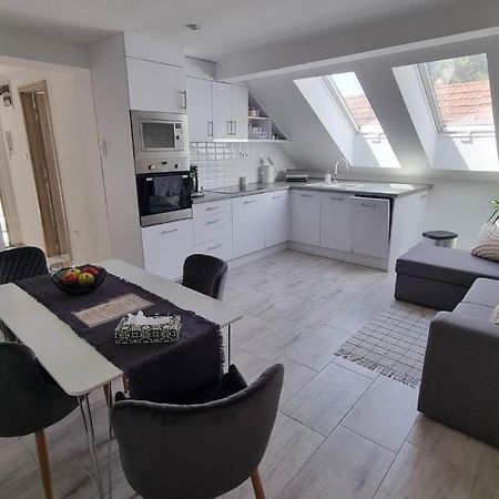 Becsi Kapu Apartman Apartment Vác Екстериор снимка