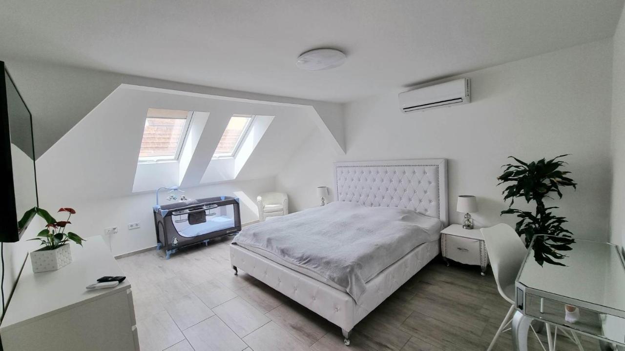 Becsi Kapu Apartman Apartment Vác Екстериор снимка