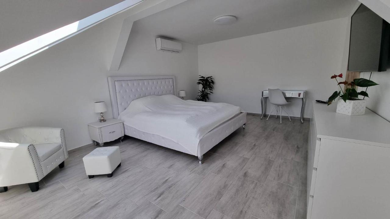 Becsi Kapu Apartman Apartment Vác Екстериор снимка