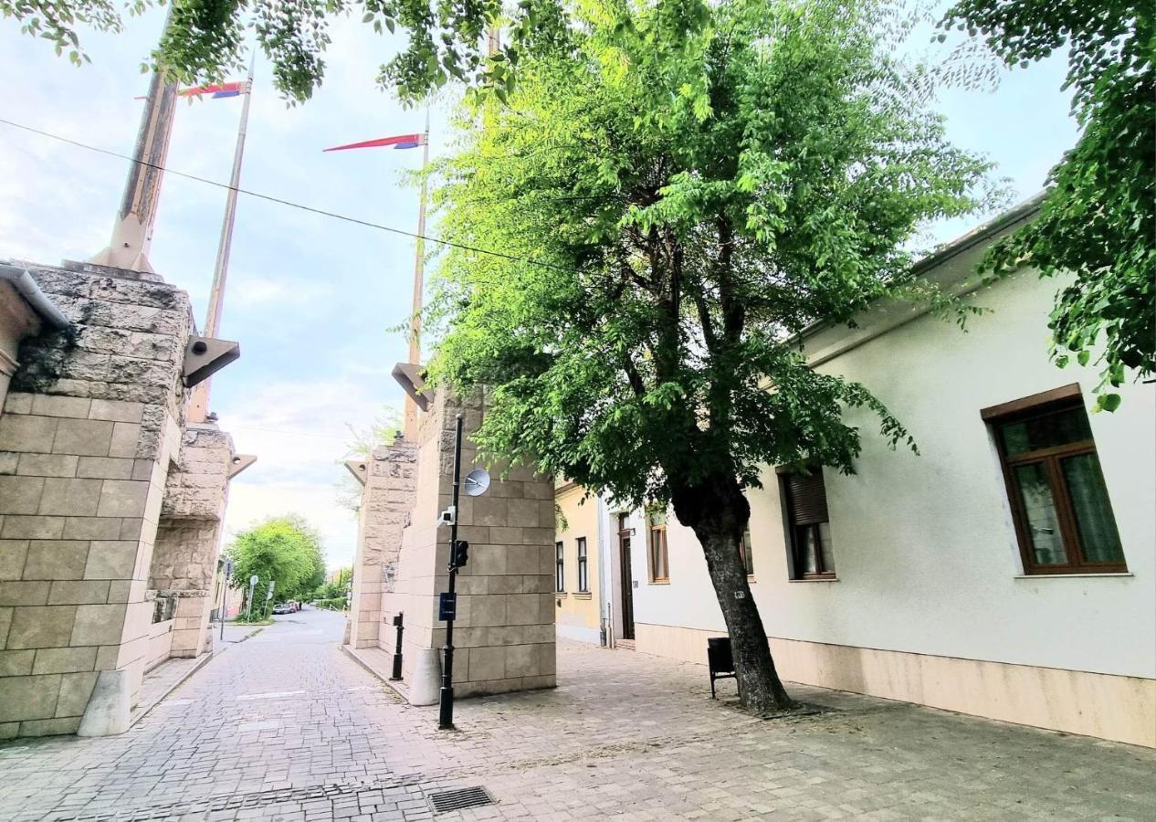 Becsi Kapu Apartman Apartment Vác Екстериор снимка
